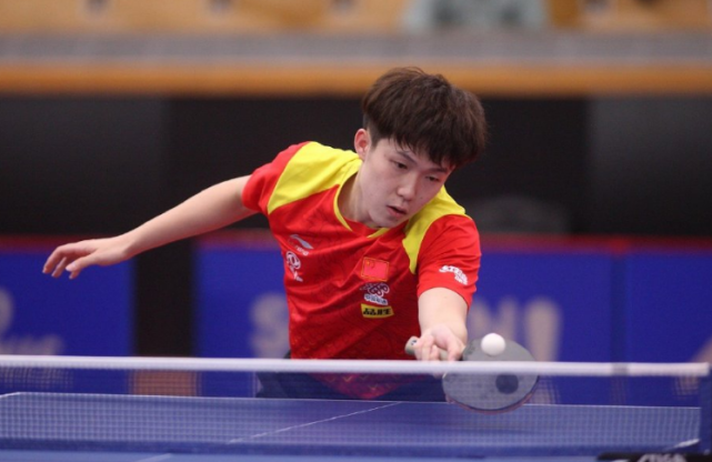 奖杯距离他 奖杯距离他