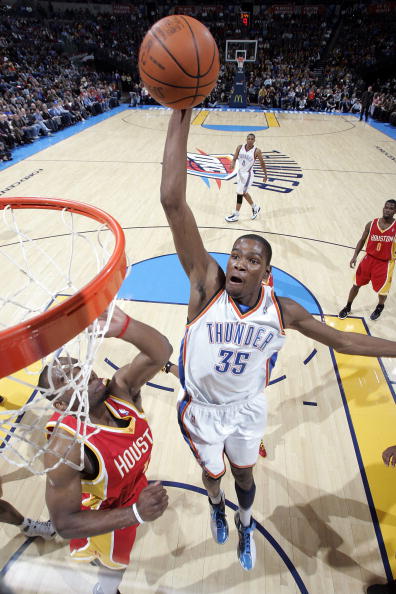 NBA情报：科比-怀特连续3场35+，湖人近年造访芝加哥战绩不佳